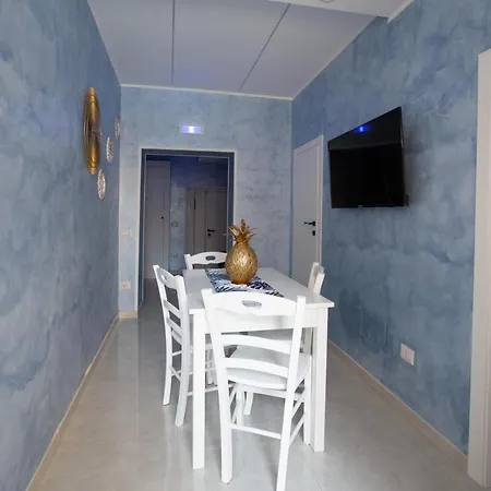 Ira House Nápoles