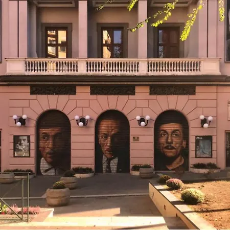 Ira House Nápoles